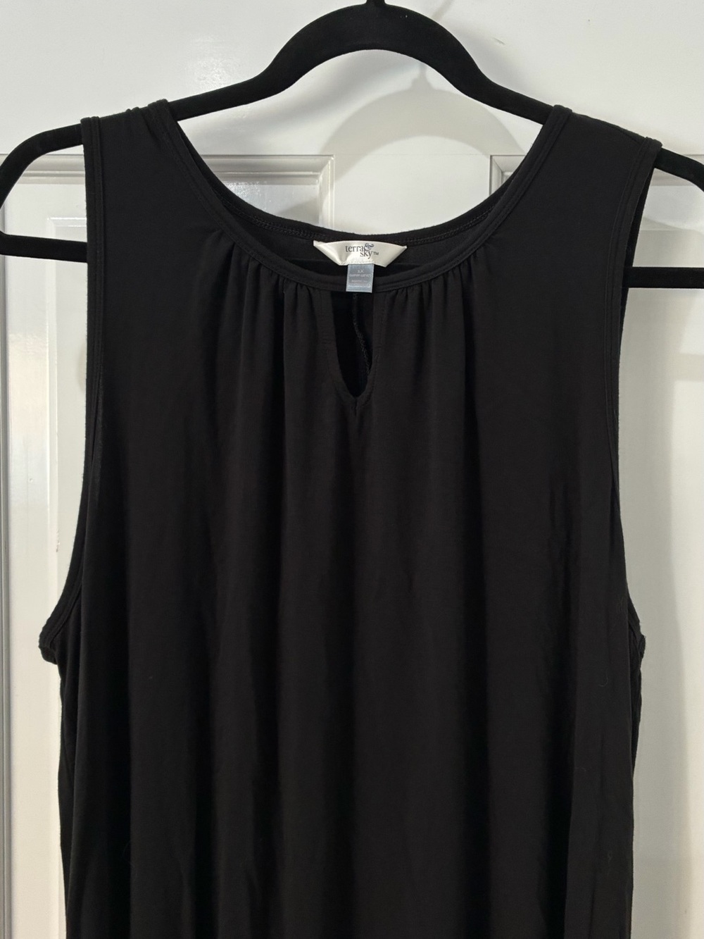 Terra & Sky Black Sleeveless Keyhole Midi Dress